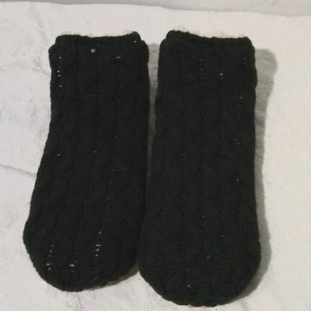 Frye slippers sz 7 color black tan in good condition